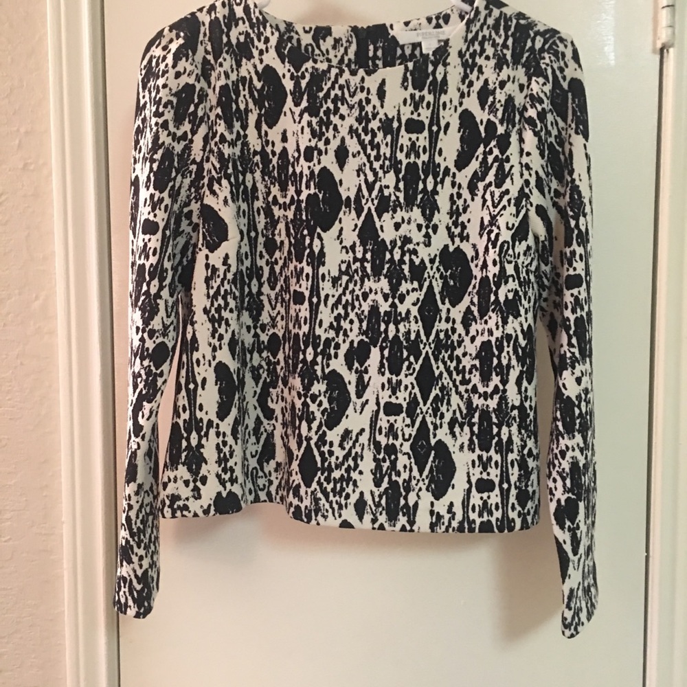 Long sleeve, short hem top!